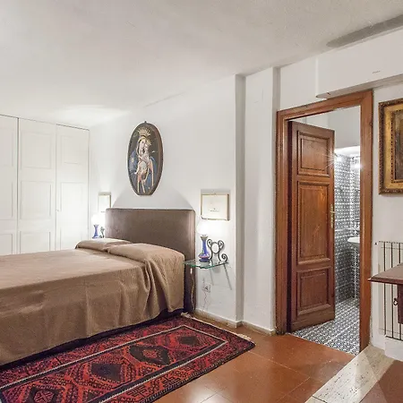 In Pantheon Hotel 3*